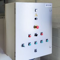 Panneau éléctrique d'une microstation de traitement des eaux SW100